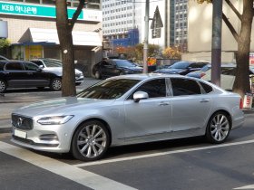 Volvo S90 (2016+) - 2.0 T4, 140 kW