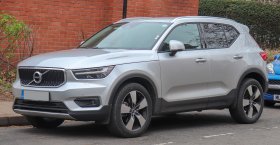 Volvo XC 40 (2017+) - 2.0 D4, 140 kW